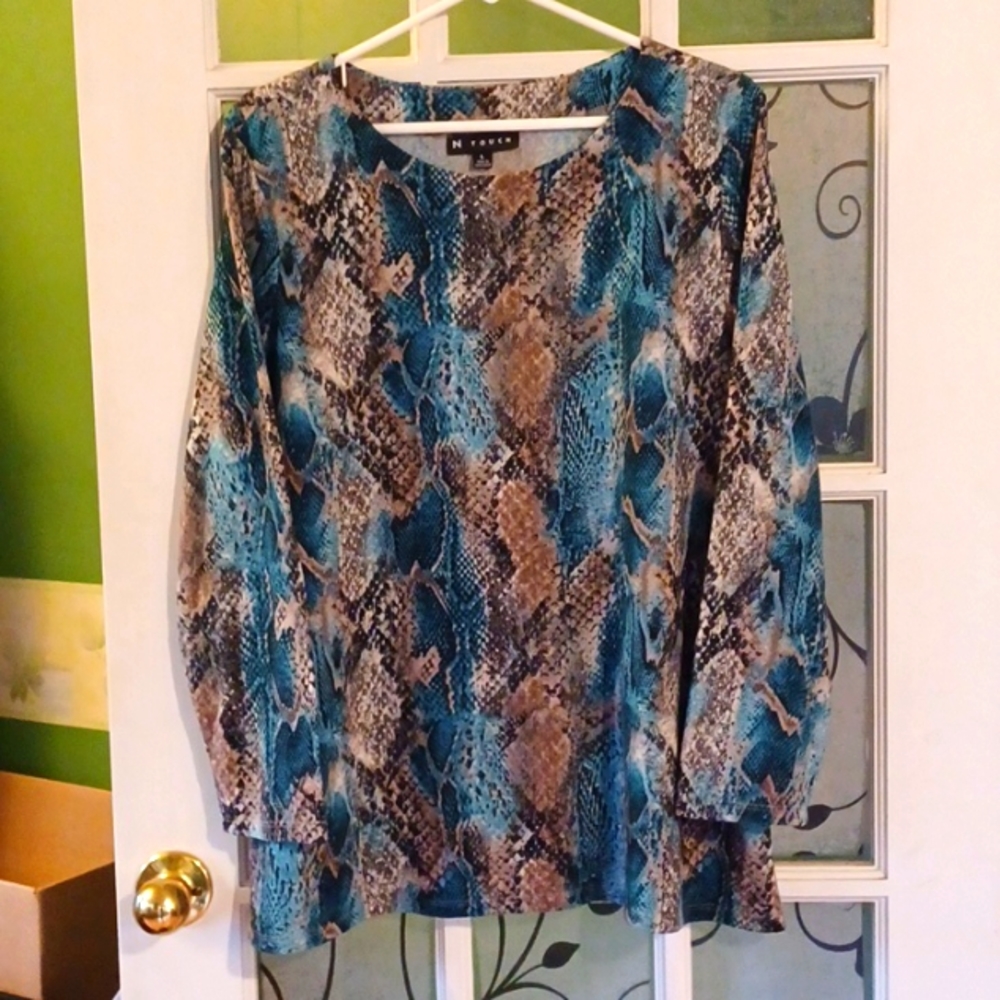 N TOUCH women's top size large